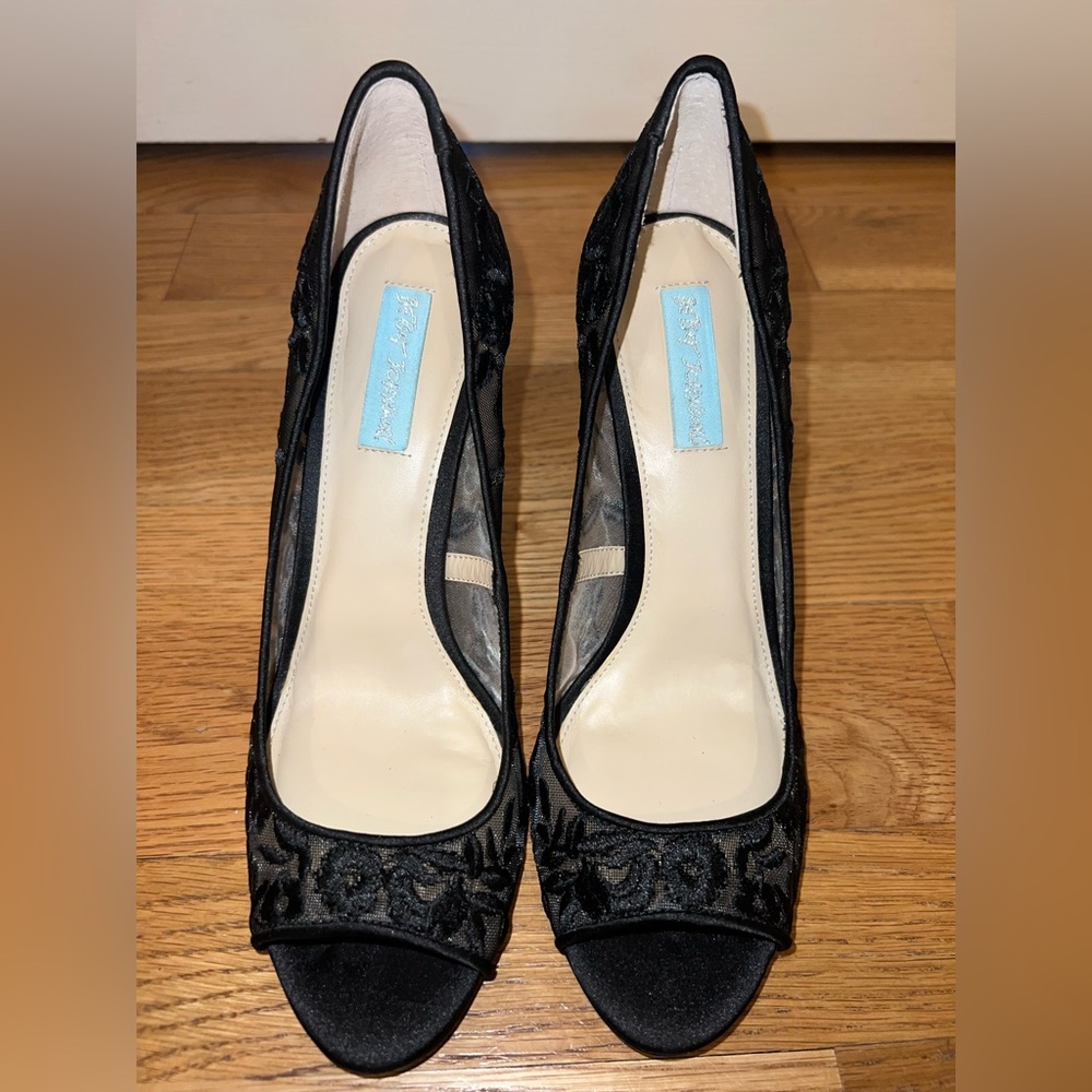 Betsey Johnson Floral Embroidered Black Heels Adley Shoes 8.5